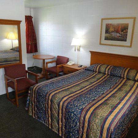 Tower Motel Грийн Бей Екстериор снимка