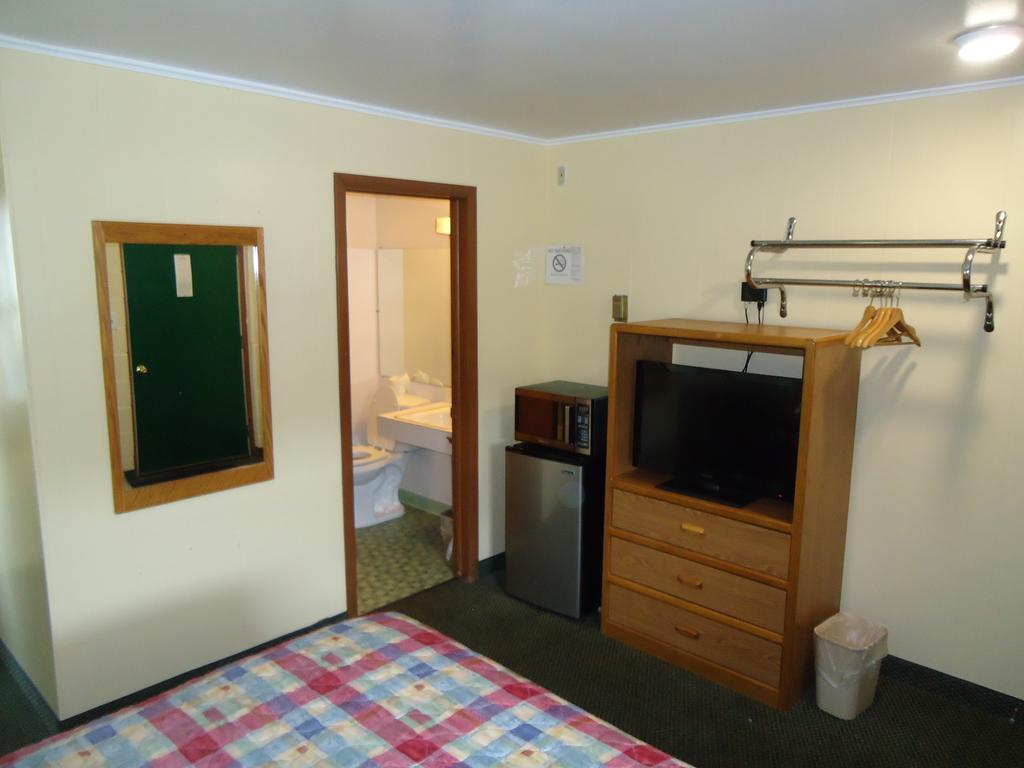 Tower Motel Грийн Бей Стая снимка